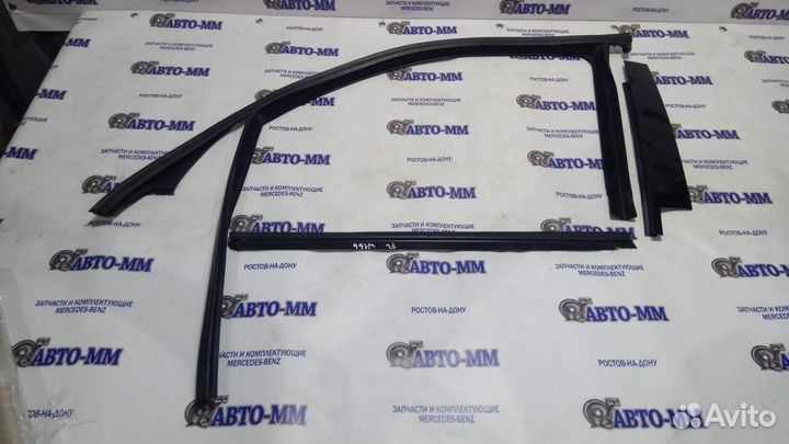 Уплотнитель стекла переднего левого Мерседес W166