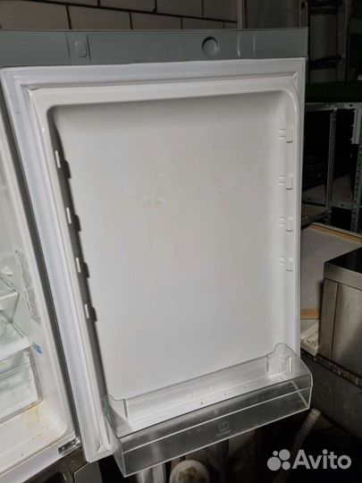 Холодильник indesit