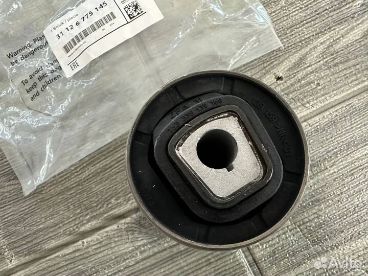 Сайлентблок рычага BMW F10/F01 31126775145