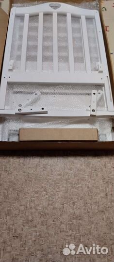 Детская кроватка с маятником