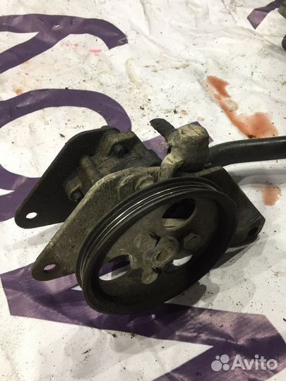 Насос гидроусилителя Nissan Almera