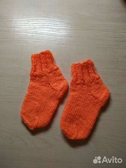 Маленькие вязаные носочки