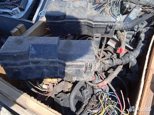 Блок предохранителей Исудзу Эльф