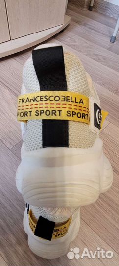 Кроссовки женские