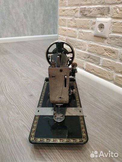 Швейная машина Веста