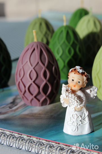 Свеча в форме пасхального яйца