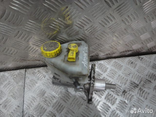 Цилиндр тормозной главный Amarok (10-16) б\у