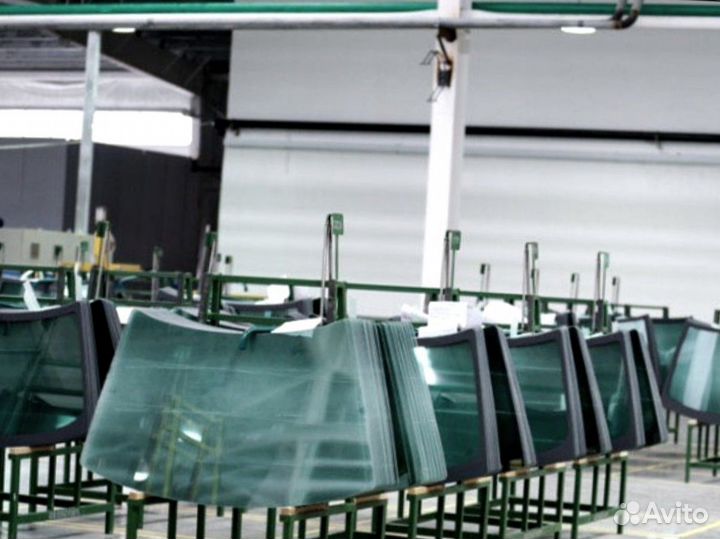 Стекло боковое правое JCB