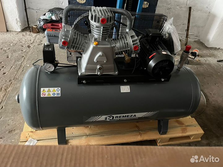 Компрессор поршневой Remeza сб4/Ф-270.LB75