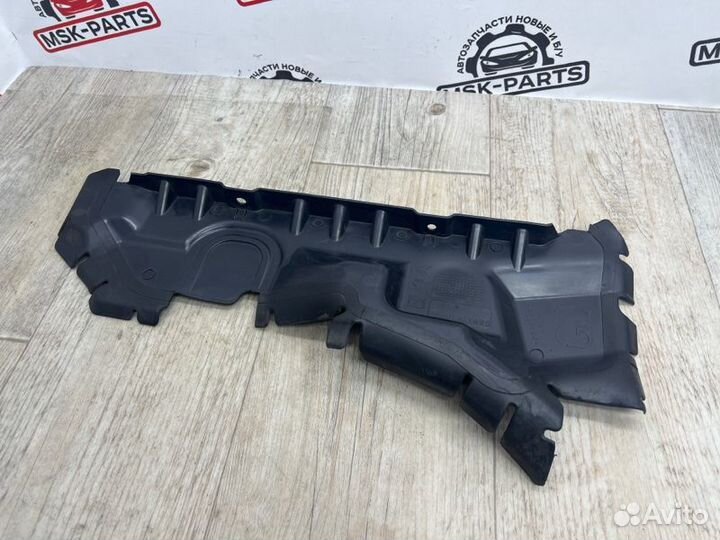 Дефлектор радиатора левый Peugeot 308 T7 2009