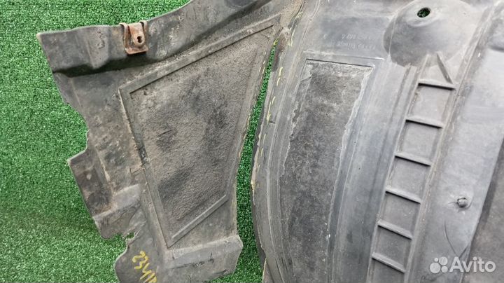 Подкрылок Audi A6 Левый Передний