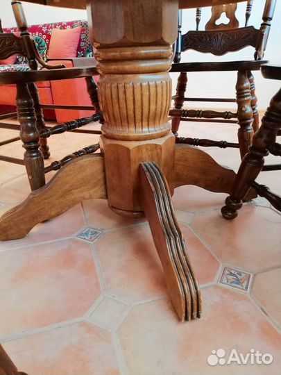 Кухонный стол и стулья