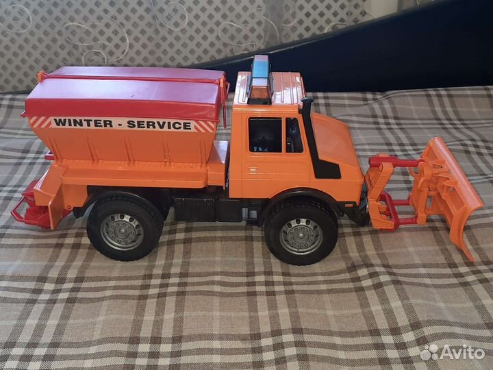 Bruder снегоуборочная машина