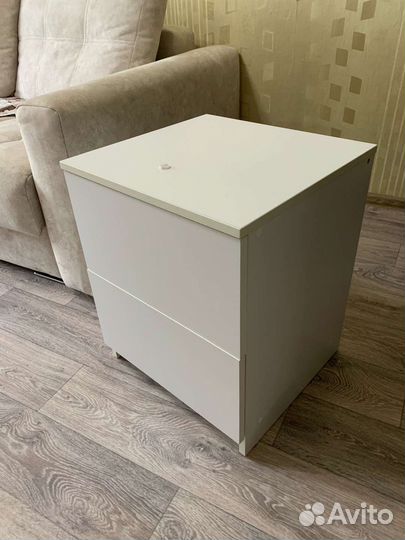 Тумбочка прикроватная