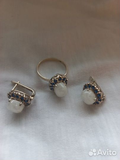 Серебряные серьги и кольцо с лунным камнем