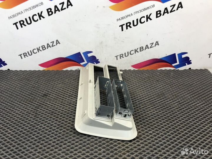 504169397 Накладка торпедо Iveco Stralis