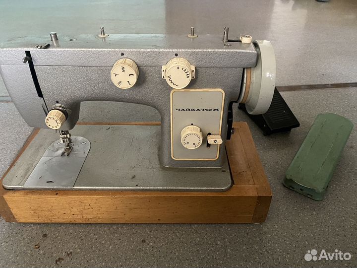 Швейная машинка чайка 142м