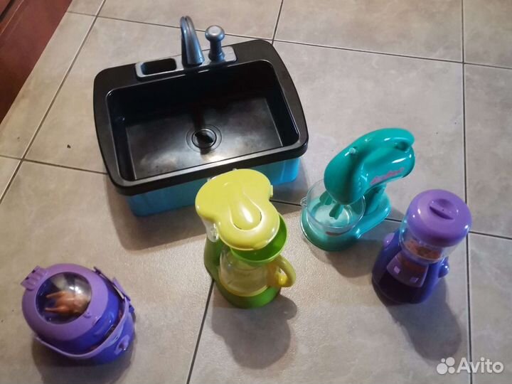 Книги, часы, посудка