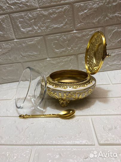 Сахарница метеллическая