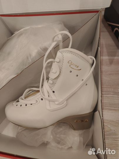 Фигурные коньки edea