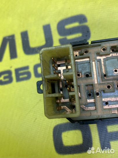 Блок управления зеркалами Kia Rio 3