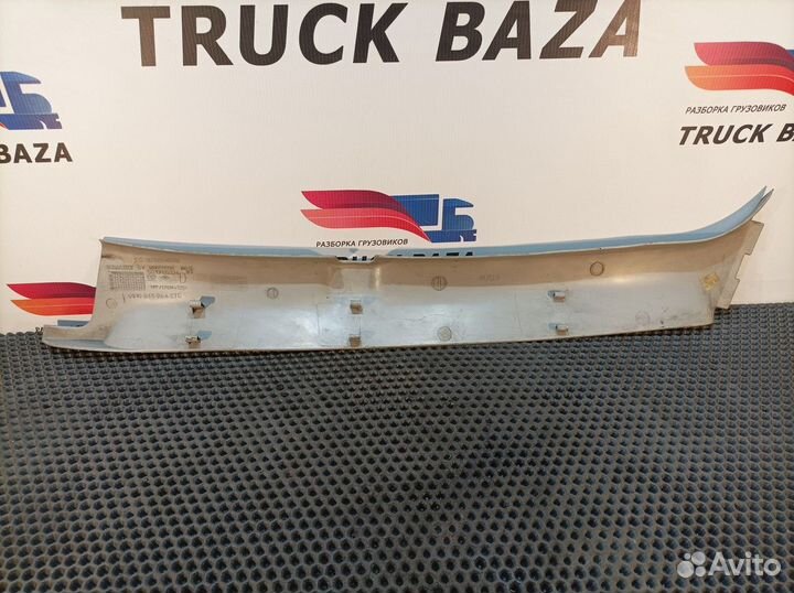 Накладка стойки лобового стекла правой