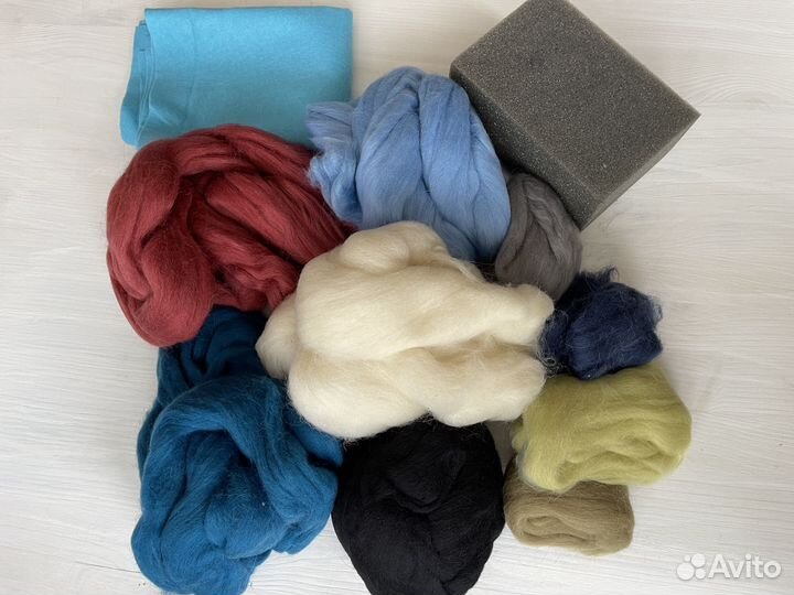 Шерсть и губка для валяния