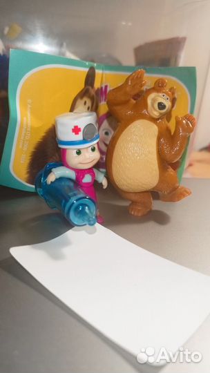 Игрушка из Киндер макси (Маша и медведь)