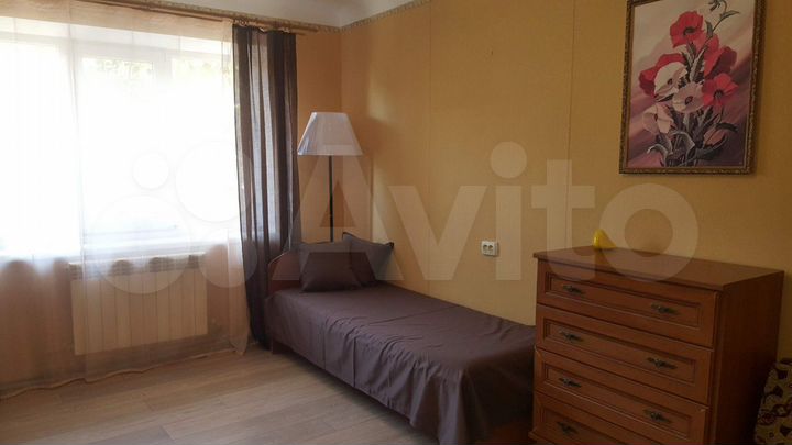 2-к. квартира, 40 м², 1/3 эт.