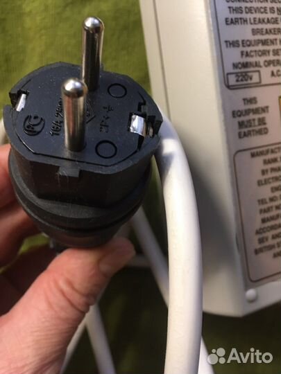 Устройство защиты от перенапряж скачков 220v13а