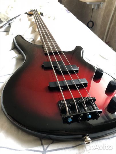 Бас гитара Yamaha motion bass
