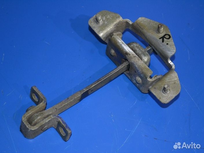 Ограничитель двери, правый scania R-series (01.04)