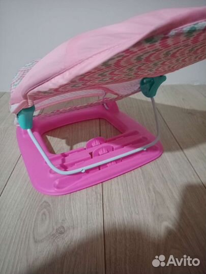 Шезлонг для купания новорожденного