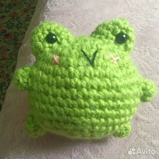 Вязанный лягушонок