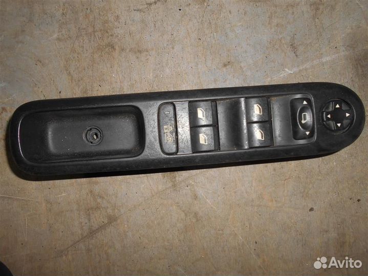 Блок управления стеклоподъемниками от Peugeot 300