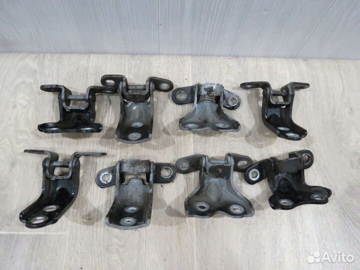 Петля двери Hyundai Solaris