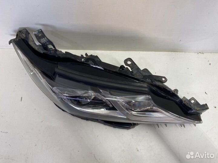 Фара передняя правая Toyota Camry V70/V75