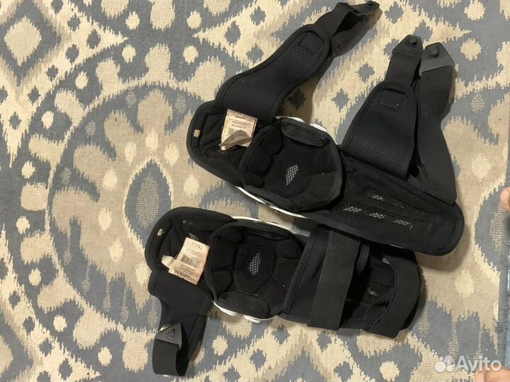 Наколенники Leatt dual axis