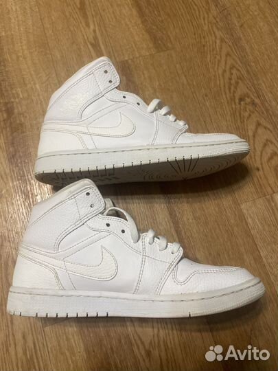 Nike air jordan 1 mid