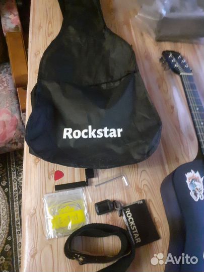 Акустическая гитара