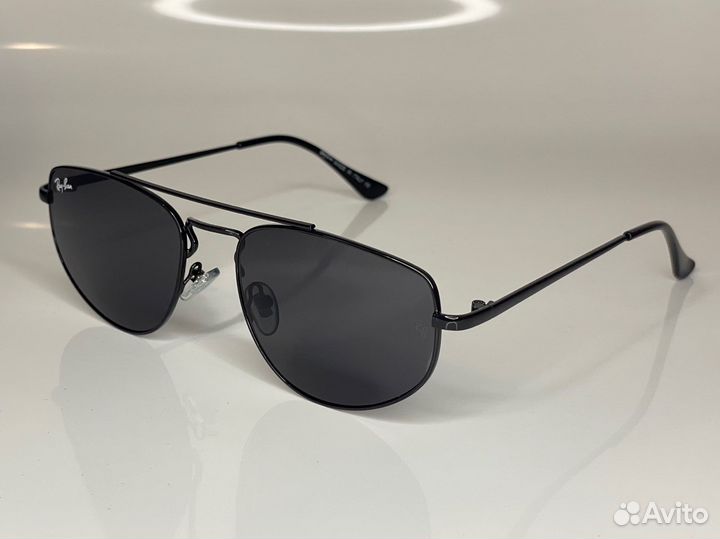 Солнцезащитные очки Ray Ban