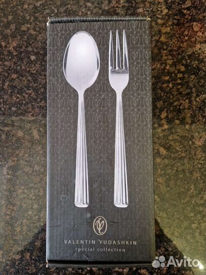 Набор сервировочных приборов. В. Юдашкин