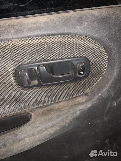 Дверь задняя левая Nissan Primera