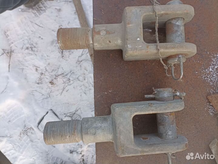 Крюки буксировочные