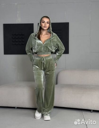 Велюровый костюм