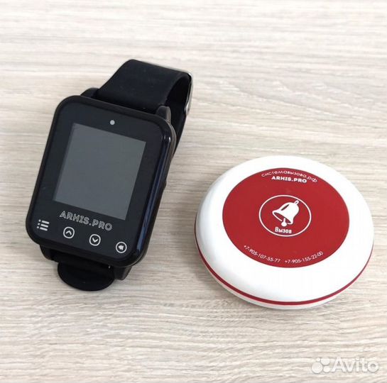 Кнопка вызова персонала и часы в салон красоты