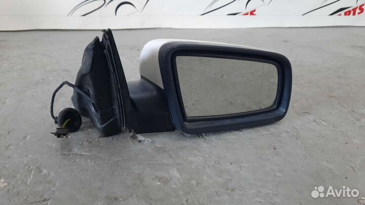 Правое зеркало на BMW E60 рест