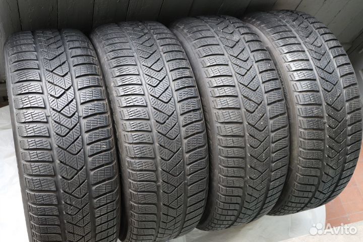 Pirelli Winter Sottozero 3 215/55 R17 94H