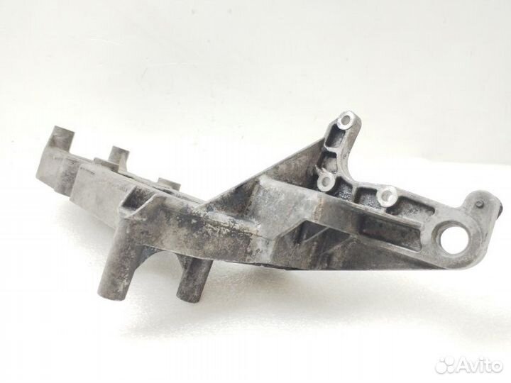Кронштейн генератора Volvo Xc90 2.4D 2006