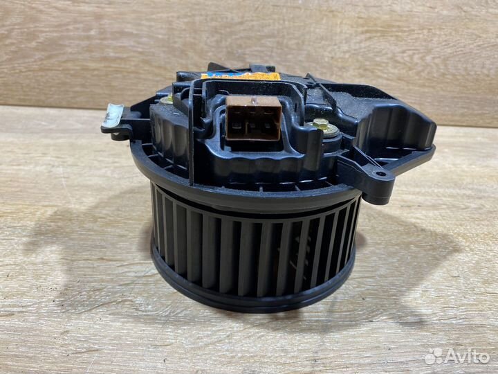 Моторчик печки Audi A4 B7 151044